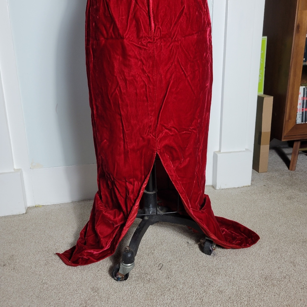 M| Red Velvet Sweetheart Dress - Picture 4 of 6